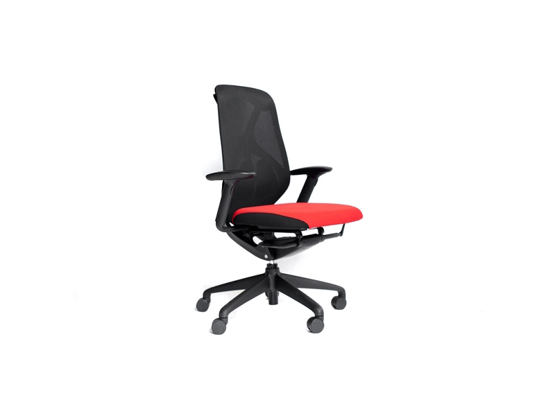 Дизайнерское эргономическое офисное кресло Suit черное, на сайте Галерея Офис