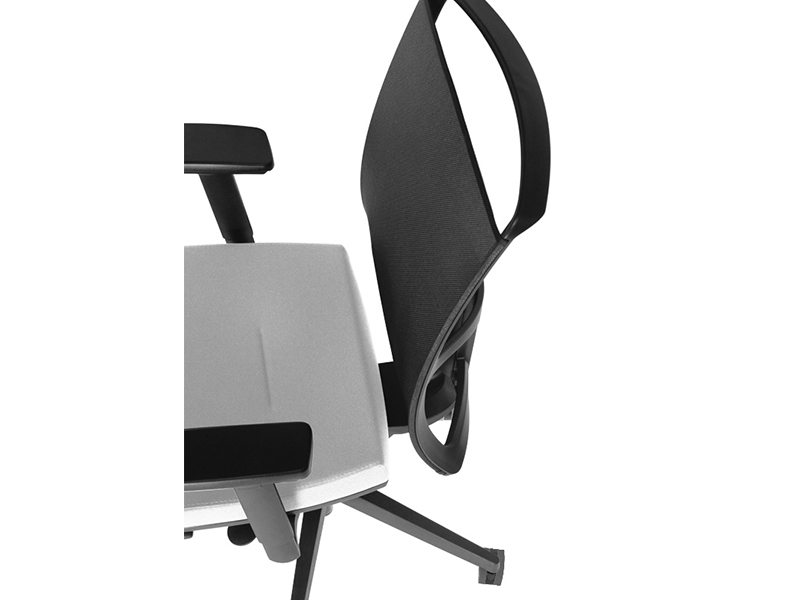 Рабочее кресло Diva с базой из полированного алюминия, на сайте Галерея Офис